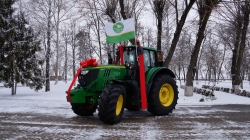 John Deere и ООО Юпитер 9 передали Белгородскому государственному аграрному университету современный трактор 6195M