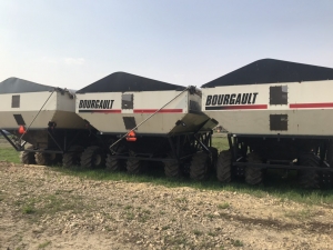 фото накопитель BOURGAULT 1100 