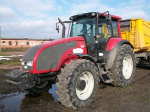 Трактор Valtra 