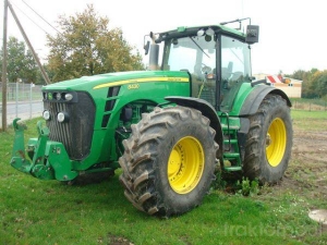 Трактор John Deere