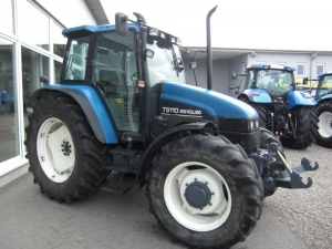 Трактор New Holland 